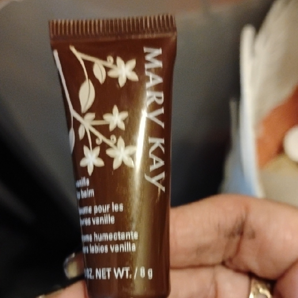 Mary Kay Vanilla Lip Balm - Brown